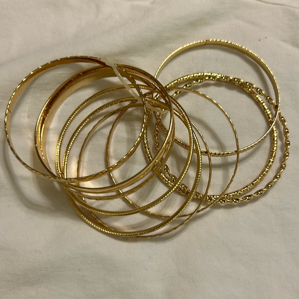 NWT, set of 10, gold tone bangles, lightweight